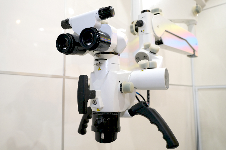 町田駅前グレイス歯科・矯正歯科 町田市 マイクロスコープなど各種機器を用意し、治療に生かしている