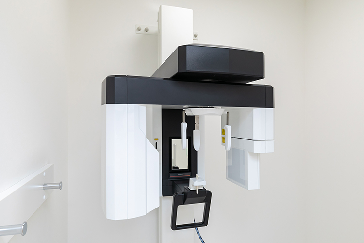 かみや歯科 名古屋市熱田区 院長の神谷先生は歯周病を専門としている