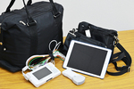 Kクリニック 豊中市 心電図やエコーなど、ポータブル機器も取り揃えている