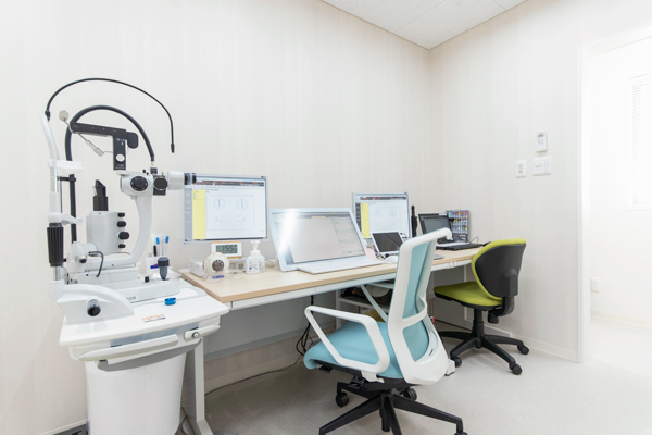 あおば眼科クリニック 松山市 さまざまな眼科疾患の診療や手術に携わった院長と副院長の二診制