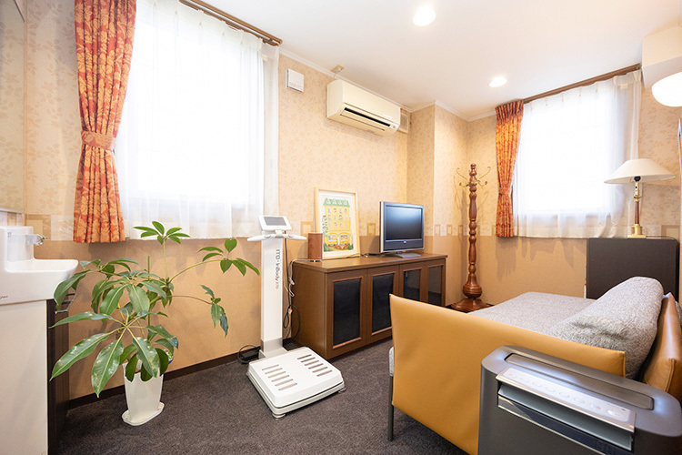 カナザキ歯科 松山市 オペの前後にはゆっくりとくつろげる控室も用意