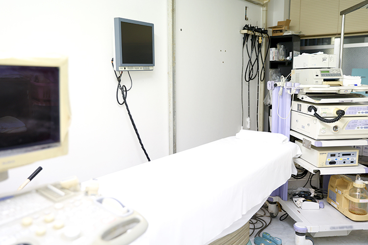 梶原内科医院 飯塚市 内視鏡室。鎮静薬により患者の負担を軽減する