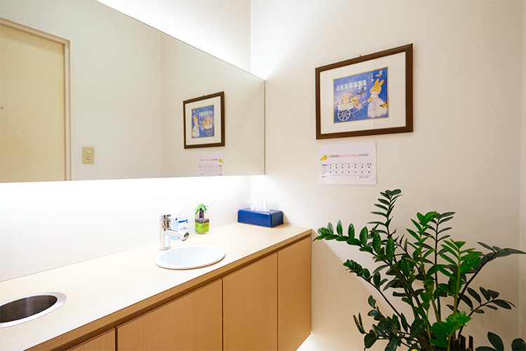 斉藤歯科医院 江東区 広めのパウダースペースを用意