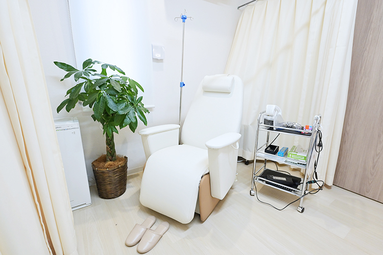 こづちクリニック 耳鼻咽喉科・皮ふ科 芦屋市 2階で皮膚科の診療を実施。美容皮膚科領域まで対応している