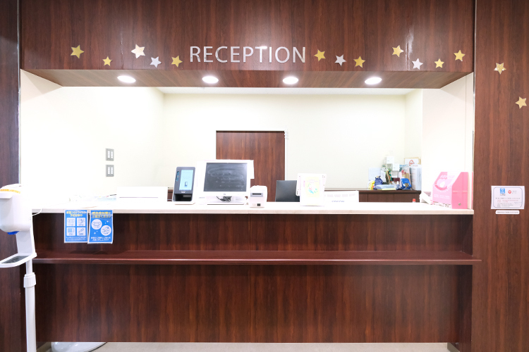 芥川バースクリニック 川崎市麻生区 スタッフの温かさも同院の特徴。駐車場も完備