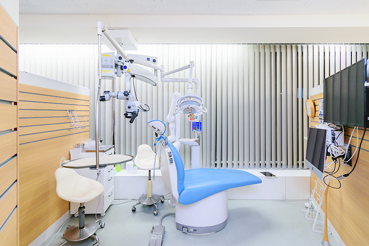 樋口歯科 福岡市博多区 マイクロスコープを用い、画像を使った丁寧な説明