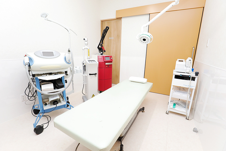 田口皮膚科医院 新座市 各種機器を導入し、美容皮膚科にも対応している