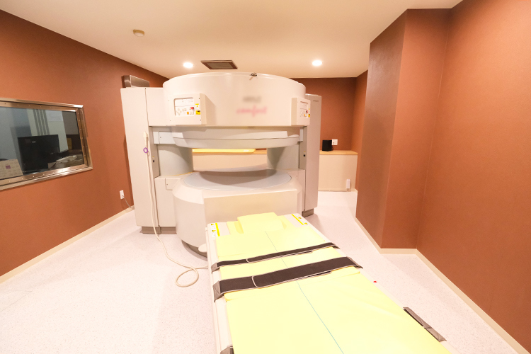 田村外科整形外科 堺市西区 オープンMRIを導入、腰痛や頭部の精査を院内で行っている