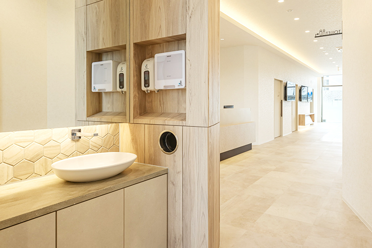 かのう整形外科 東海市 院内は細部まで明るく清潔感があふれている