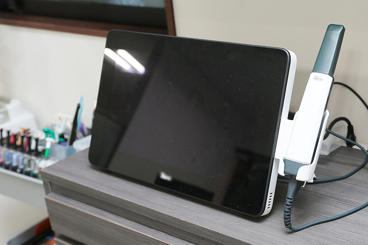 松岡歯科・矯正歯科 大阪市住吉区 口腔内スキャナー、マイクロスコープなど先進の機器も完備