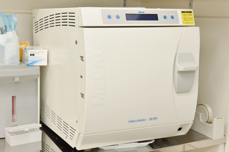 かみやま親子歯科 新潟市中央区 治療器具は自動洗浄機で消毒後、さらに高圧蒸気滅菌器で滅菌