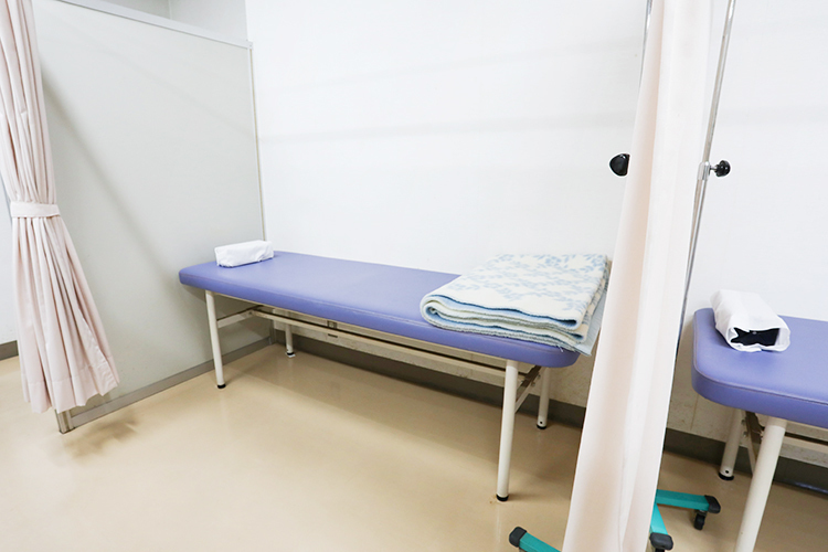 仁科小児科内科医院 倉敷市 個人のプライバシーにも配慮された診察室