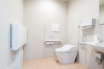 ゆりfemina内科クリニック 高槻市 トイレにはベビーベッドを備える
