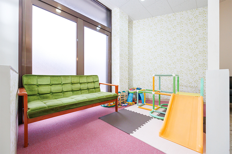 しじみデンタルクリニック立川 立川市 院内にはキッズスペースも完備し、親子での受診にも配慮