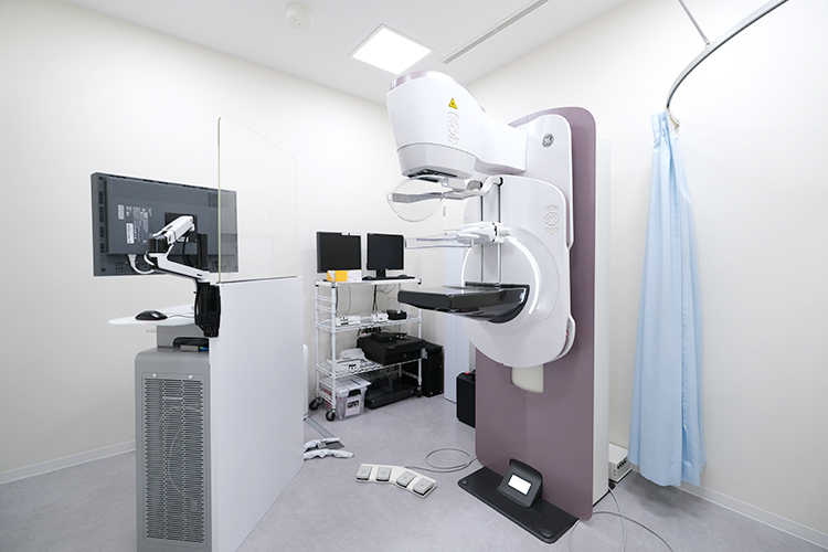 PLAZA　CLINIC 港区 マンモグラフィをはじめ、検査は経験豊富なスタッフと連携する