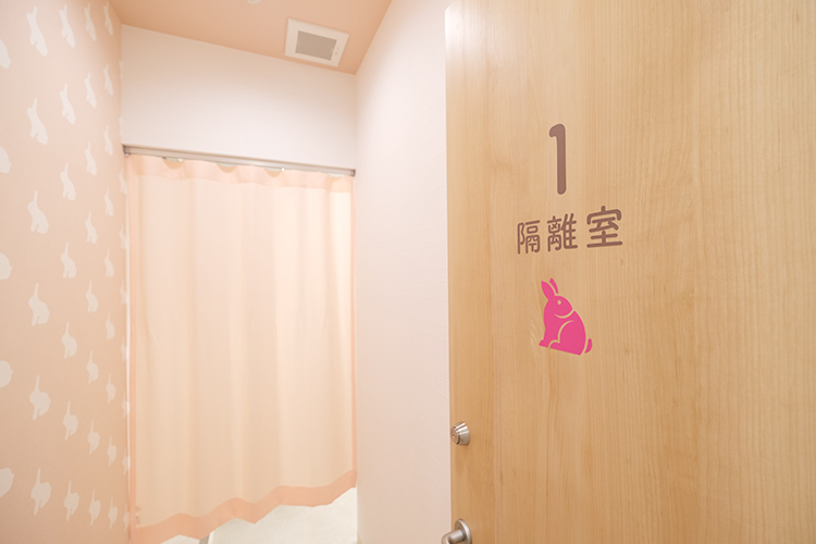 ひなたこどもクリニック 調布市 発熱患者専用のスペースを設けて感染症対策を行っている