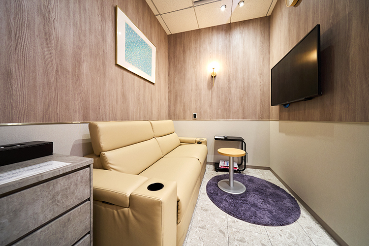 内視鏡ベルラクリニック銀座 中央区 専用トイレを備えた個室で、プライバシーに配慮した前処置室