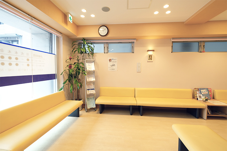 等々力脳神経外科 世田谷区 地域のホームドクターとして親しまれるクリニックの待合室