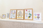 にった歯科医院 北九州市門司区 患者の作品を置いており、温かみを感じる院内
