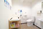 鶴川ちかくのクリニック 町田市 トイレにはおむつ交換用のベビーシートを設置