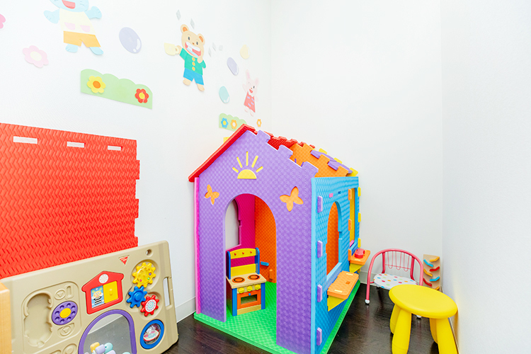 吉田歯科醫院 西宮市 キッズルームを備え、子ども連れでも安心