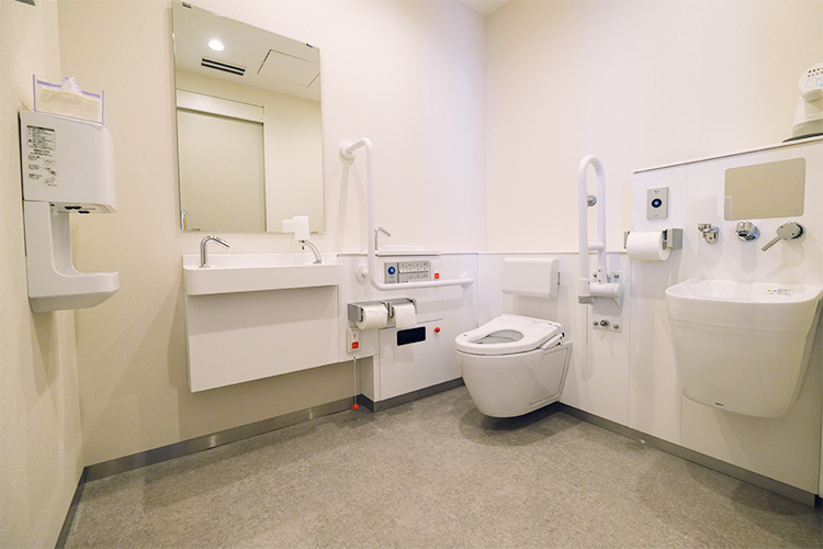 ありすがわクリニック 港区 トイレはバリアフリーのため、通院しやすいのも魅力