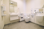 ありすがわクリニック 港区 トイレはバリアフリーのため、通院しやすいのも魅力