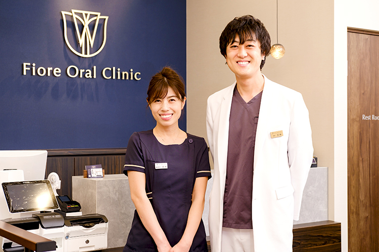 フィオーレオーラルクリニック 富士見市 笑顔でスタッフが迎え入れる