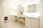 あきよし皮フ科クリニック 港区 広いパウダールームも備えられ、女性がうれしい配慮も感じられる