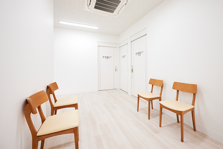 クリニックプラス西日暮里 荒川区 患者の生活背景も察する診察を心がけ、信頼関係を築く