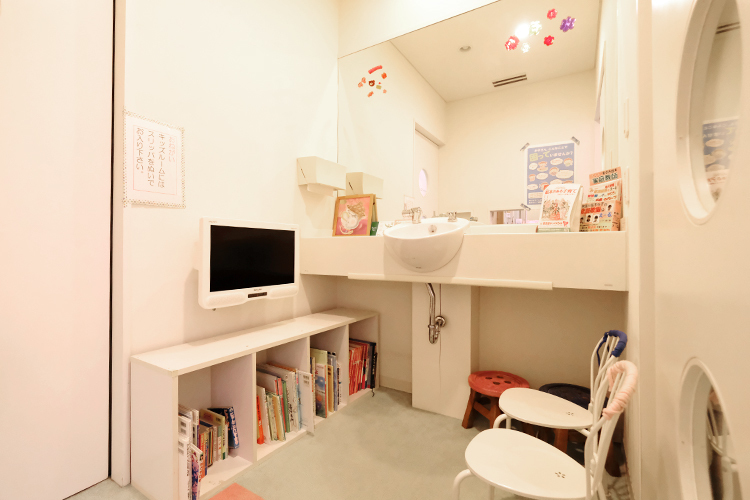 喜田歯科医院 吹田市 小さな子どもが楽しく待ち時間を過ごせる専用スペース