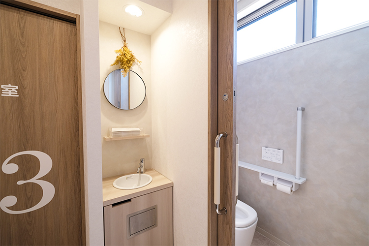 初台皮ふ科クリニック 渋谷区 トイレはあらゆる人に優しいバリアフリー仕様