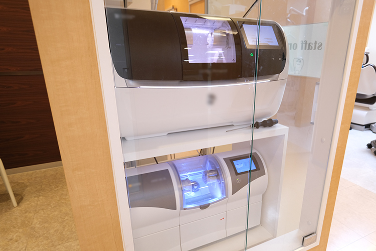 桶川セントルム歯科 桶川市 CAD／CAMシステムなど、先進機器を積極的に導入している