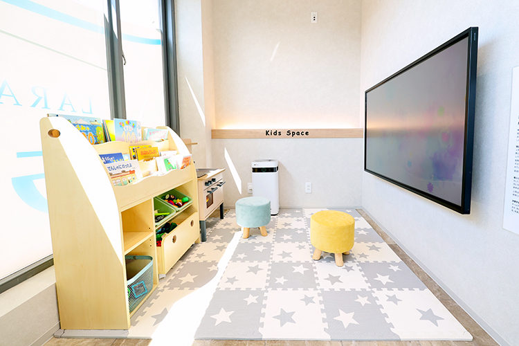 ララ歯科クリニック 茨木市 子ども連れでも安心して通えるように、キッズスペースを整備