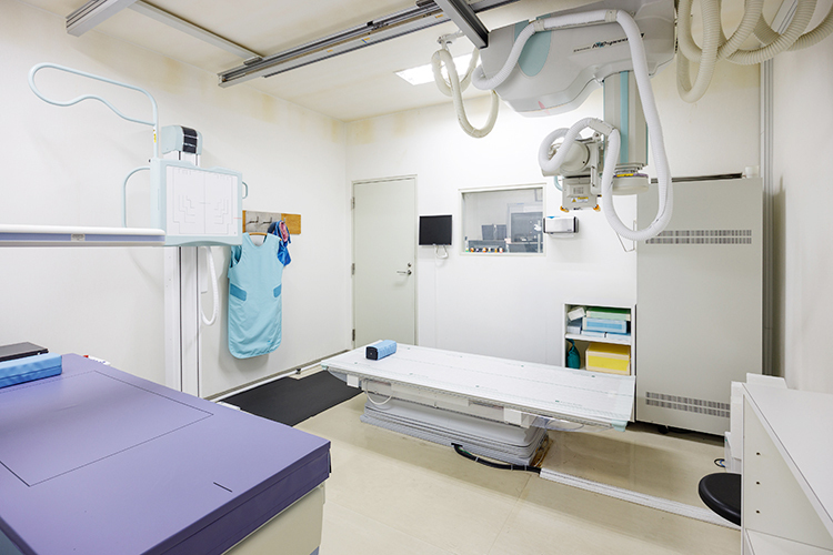 かつが整形外科クリニック 高松市 エックス線やMRI、骨密度検査などの機器を診断に役立てている