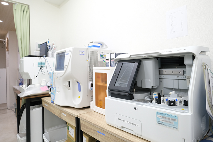 お茶の水橋交番横クリニック 千代田区 幅広い症状に対応するため、検査機器を充実させている