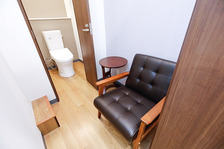 さいたま胃腸内視鏡と肝臓のクリニック 和光市駅前院 和光市 トイレつきの個室の前処置室も4室完備