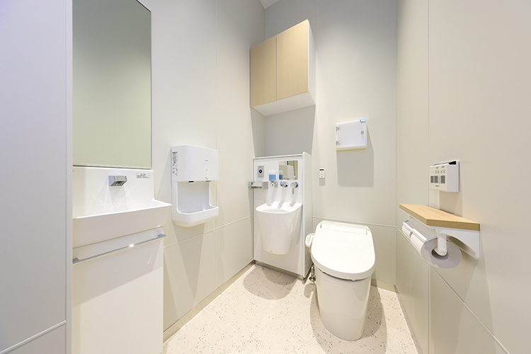 横浜綱島フォレスト循環器内科・糖尿病クリニック 横浜市港北区 トイレも細部にまで配慮が行き届き、安心して使うことができる