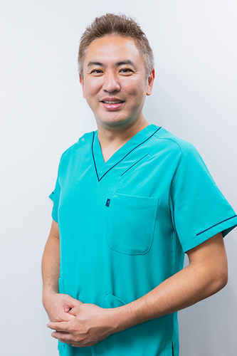 日高 英治院長 新宿駅前サイナス歯科・矯正歯科