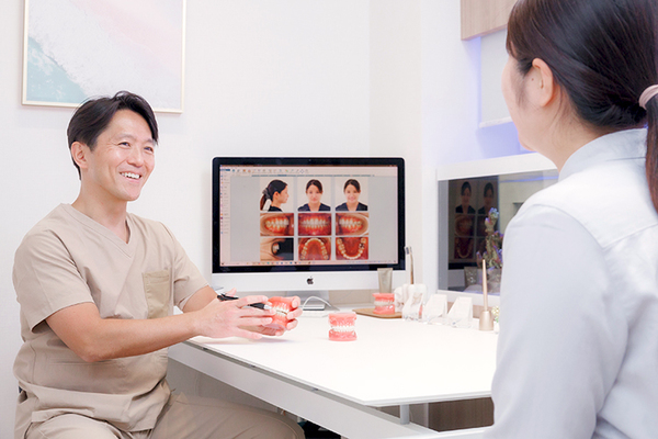 安永矯正歯科医院 福岡 初診で悩みと要望を確認し、治療の全体像を伝える