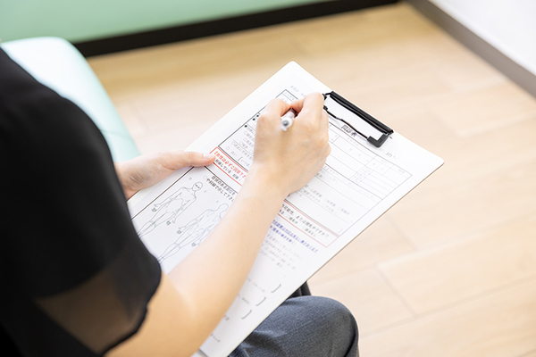 近間整形外科クリニック 問診票に記入