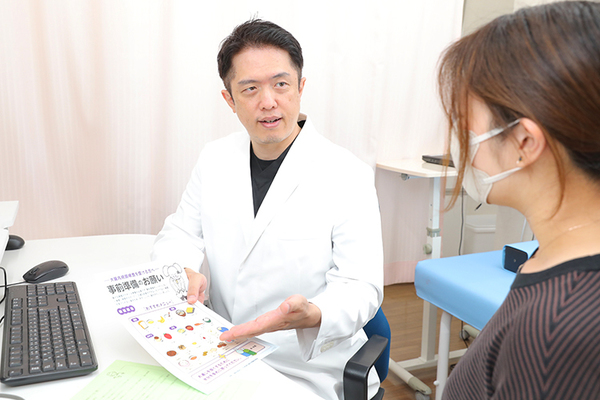 新宿内視鏡クリニック 医師の診察と検査の説明を受ける