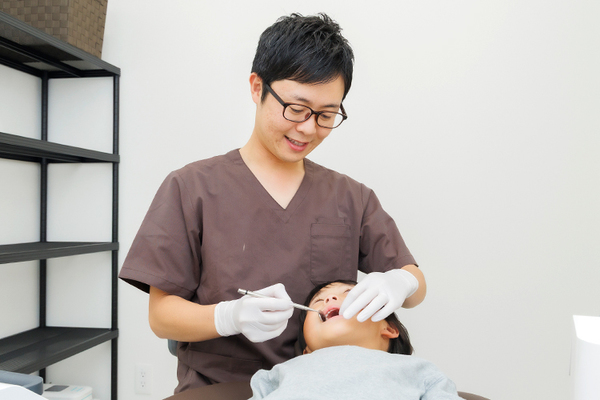 志賀本通たくみ歯科・矯正歯科 口腔内診査や歯型の採取、画像検査を受ける