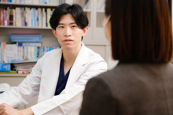 花野井クリニック 問診後、検査について説明