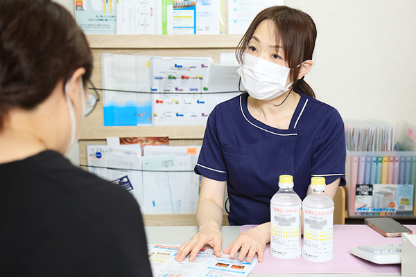 東郷わごうヶ丘クリニック　内科・内視鏡内科 医師による問診と看護師からの説明を受ける