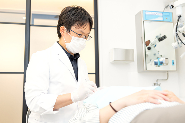 くりさき歯科 口腔内のチェックと仕上がりの色を決定