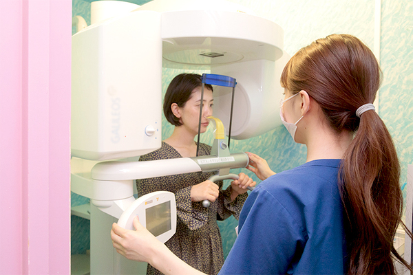 北野坂鳥居歯科医院 申し込み後、さらに治療前の詳細な説明を受ける