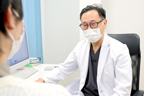 かすがいクリニック豊中緑丘テラス 診察室へ入り、診察開始