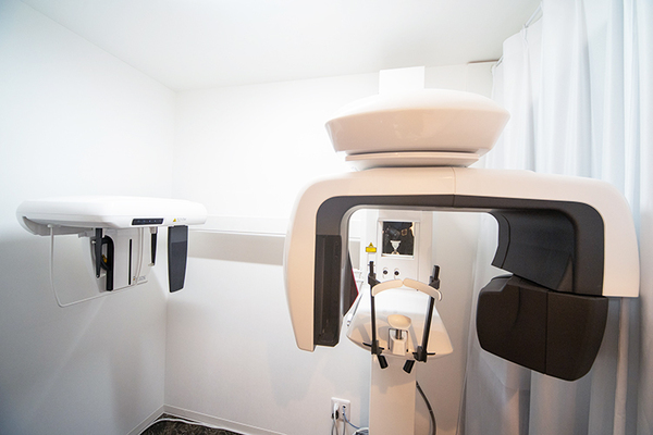 新宿駅前サイナス歯科・矯正歯科 精密機器を使った検査で口腔内全体をチェック