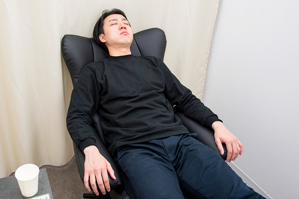 広島八丁堀内科・胃腸内視鏡クリニック 医師の指示のもと検査に備える